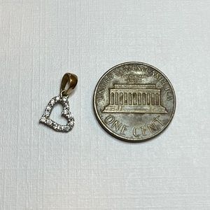 Mini 9k gold heart pendant cubic zirconia